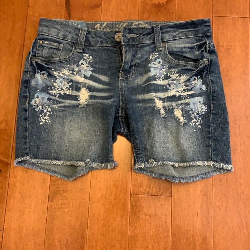 Vanilla Star Jean Shorts Floral size 5 junior EUC